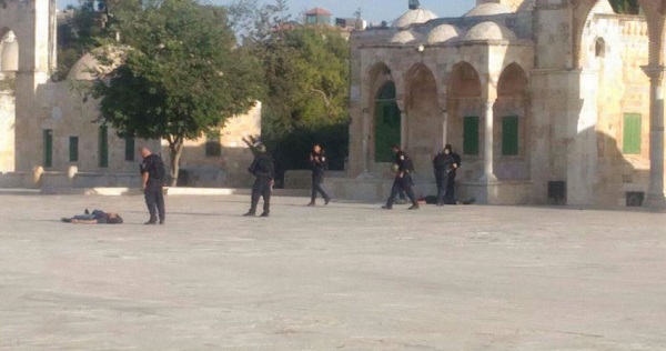 استشهاد ثلاثة فلسطينيين برصاص شرطة الاحتلال في صحن الصخرة بالقدس المحتلة