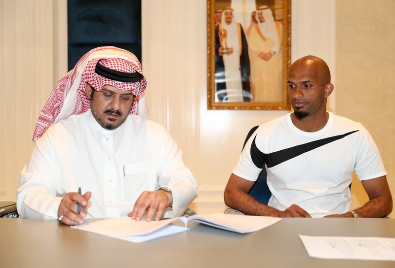 الوليد بن طلال يتحمل تكاليف انتقال "علي الحبسي" للهلال