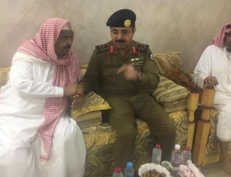 مدير شرطة جازان يعزي أسرة الشهيد "الصميلي"