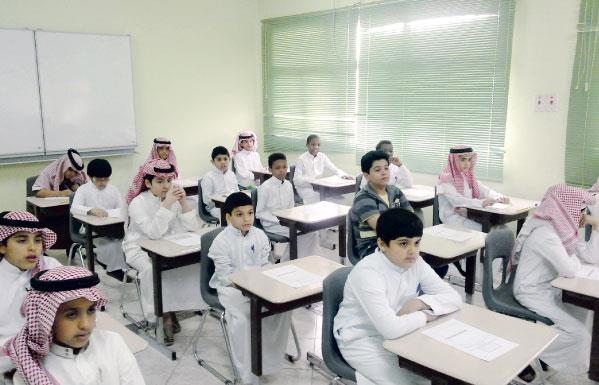زيادة ساعة في اليوم الدراسي لجميع المراحل .. و 4 حصص للنشاط
