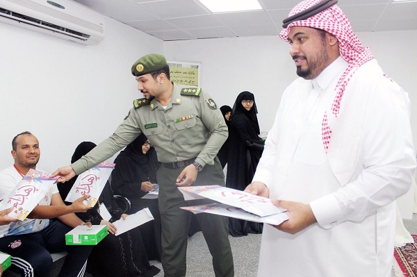 استقبال الحجاج بالهدايا والورود بالتعاون مع "هداية"
