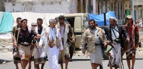 قادة ميليشيا الانقلاب الحوثية يكدسون الأموال في منازلهم والشعب تهدده المجاعة والكوليرا