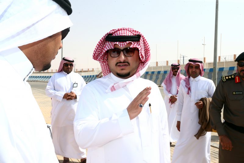 نائب أمير الجوف يتفقد مقر احتفالات اليوم الوطني على بحيرة دومة الجندل