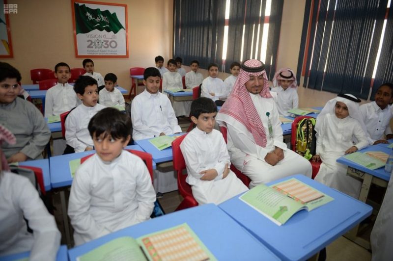 نائب أمير عسير يشهد بدء العام الدراسي الجديد
