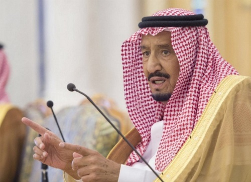 بالصور .. خادم الحرمين للاعبي الأخضر: فوزكم مكسب لبلدكم