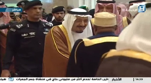خادم الحرمين: المملكة تمثل قلب العالم الإسلامي وتستشعر آمال وآلام المسلمين