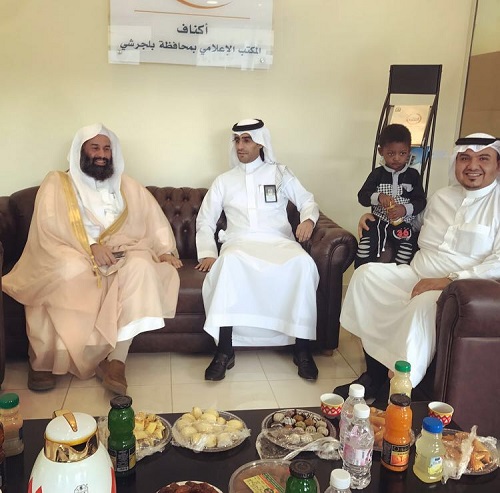 البنك الأهلي يوزيع حقائب مدرسية على 150 يتيم ويتيمة بأكناف الباحة