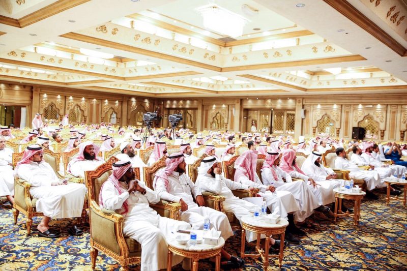 حضور لافت من الجنسين بأمسيات الدكتور (الأيوب) في الدمام والخبر