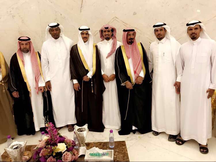 "العنزي" يحتفل بزواجه