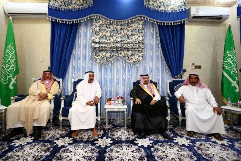 أمير الجوف يقدم العزاء لذوي الشهيد العنزي
