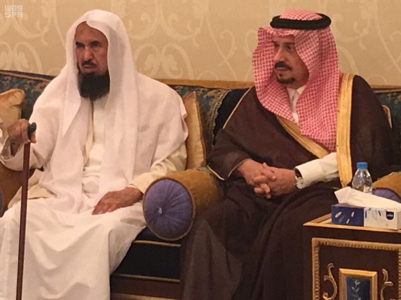 أمير الرياض يعزي أسرة آل حزيم الدوسري في المتوفين بحادثة الحريق