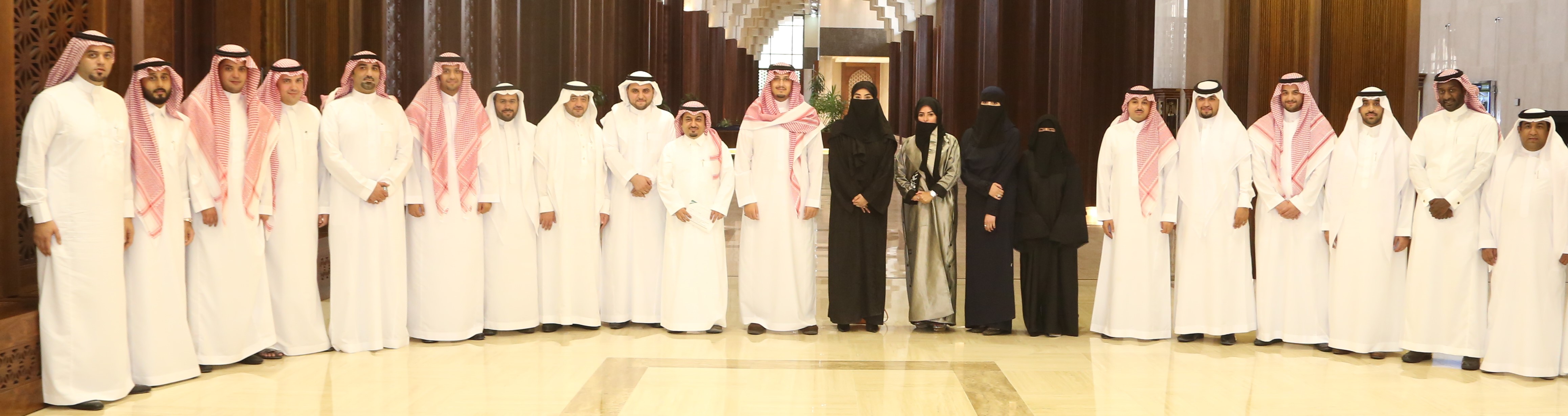 الأمير أحمد بن فهد بن سلمان يشدد على أهمية نشر ثقافة العمل الحر