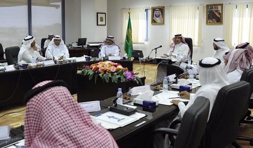 وزير الثقافة والإعلام يبحث فرص الاستثمار مع رجال الأعمال في جدة