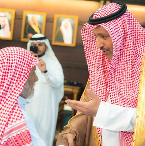 أمير منطقة الباحة يستقبل ذوي شهيدي الواجب أحمد وناصر الزهراني