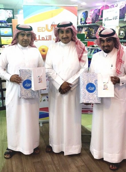 أكثر من 200 هدية لزوار مكتبة بالأحساء من المعلمين والمعلمات.. بمناسبة اليوم العالمي للمعلم