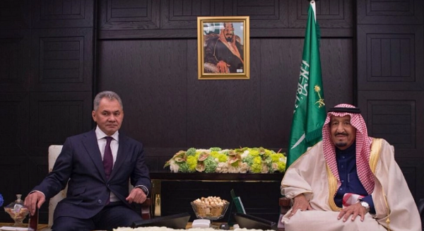 خادم الحرمين يستعرض مجالات التعاون العسكري مع وزير الدفاع الروسي