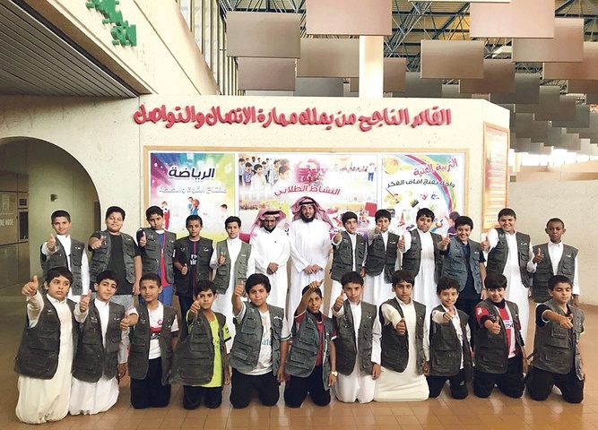 22 طالباً يمثلون فريقا تطوعيا لتنظيم سير الزيارات الخارجية في بقيق