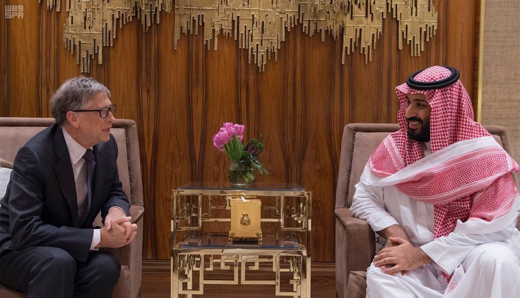 ولي العهد يلتقي بيل جيتس ويستعرضان البرامج والمشاريع التنموية المشتركة وفرص الاستثمار