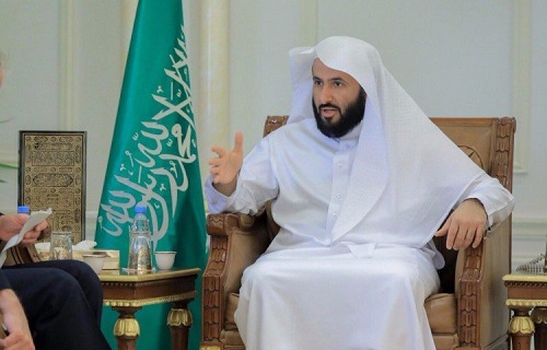 وزير العدل يوجه بفتح مجال التوظيف للسعوديات في 4 مجالات