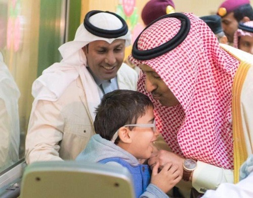 أمير الباحة يقدم دعماً سخياً لمركز الأطفال المعوقين