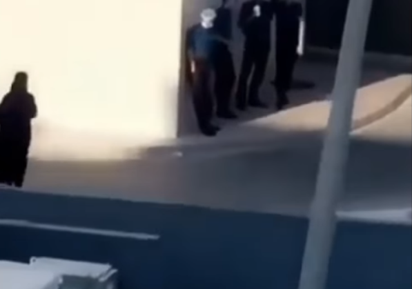 الشرطة تكشف ملابسات مقطع "الفتاة وعامل مطعم شهير بجدة " (فيديو)