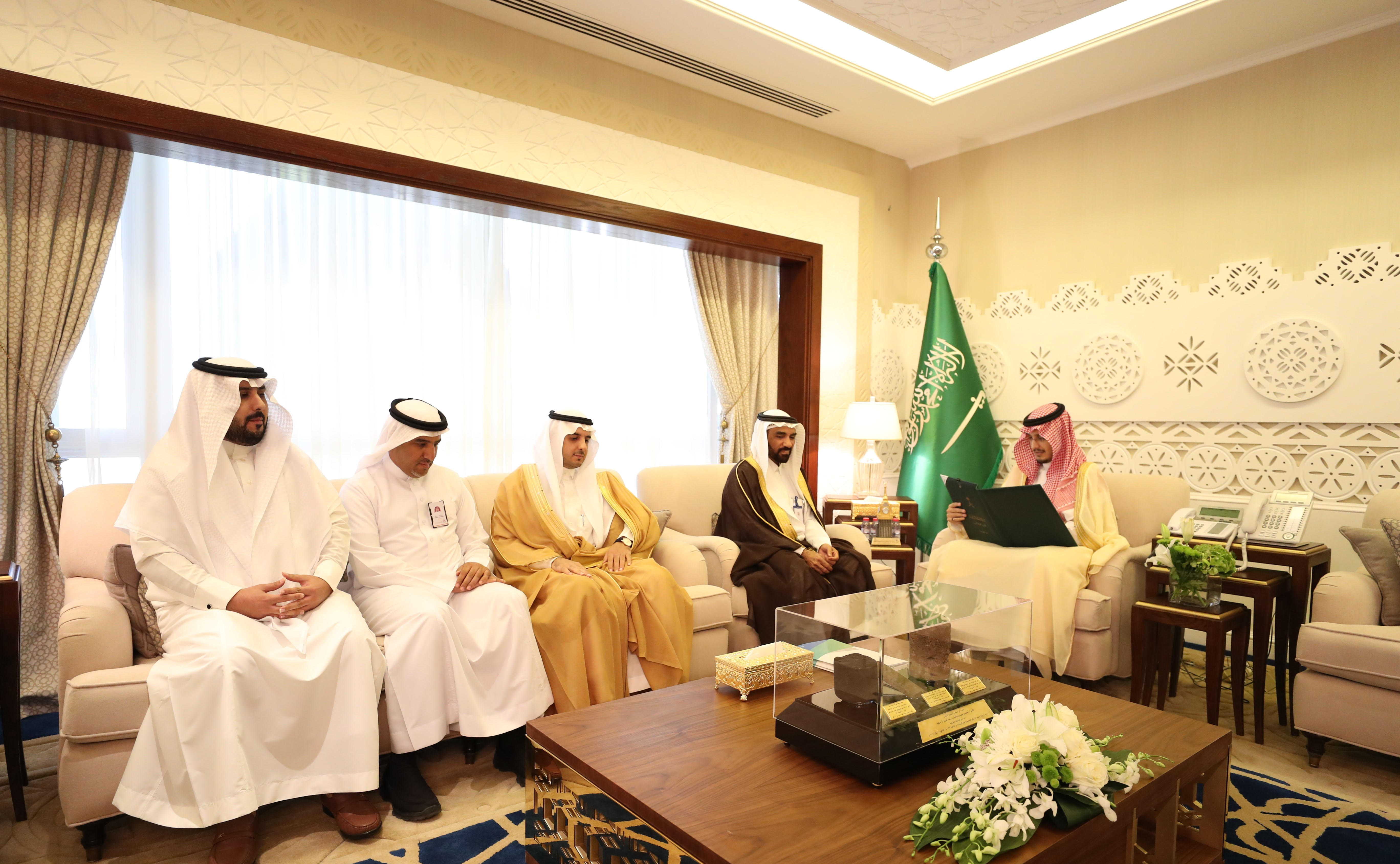 نائب أمير الشرقية: اهتموا بنشر ثقافة الادخار .. وابتكار منتجات تمويلية تدعم المشروعات متناهية الصغر