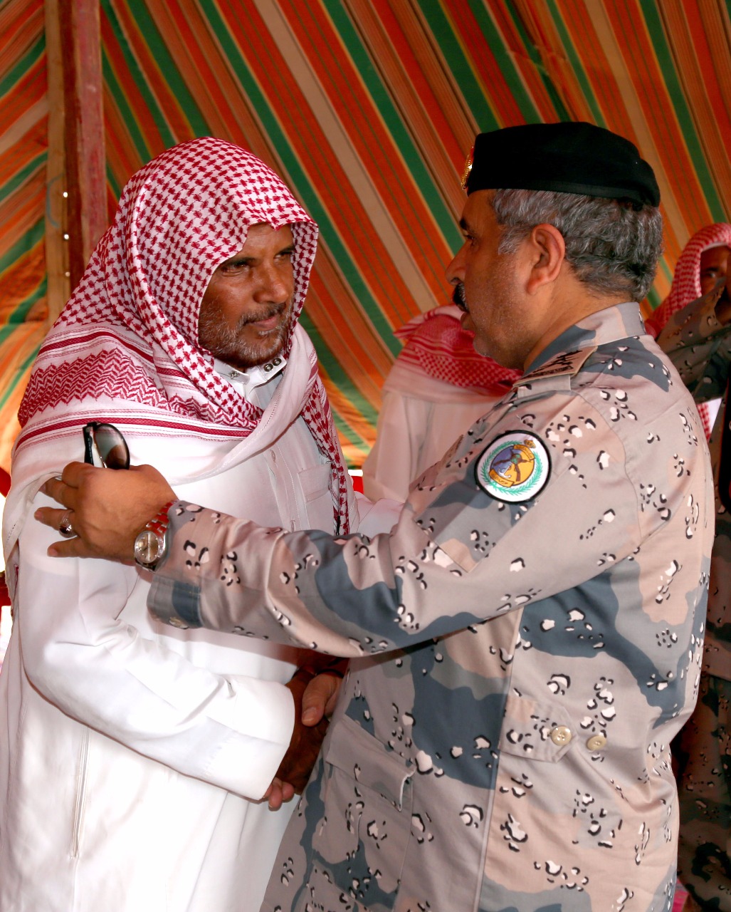 الفريق البلوي ينقل تعازي سمو وزير الداخلية لذوي الشهدين العسيري والهلالي