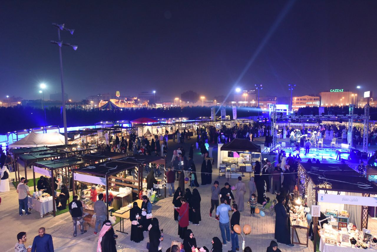 9 ألاف زائر لمعرض رواق بالواجهة البحرية بالخبر
