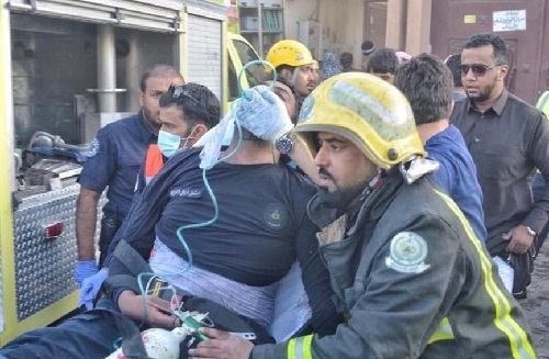 موقف بطولي لرجل الدفاع المدني ينقذ طفلاً من الاختناق بحريق