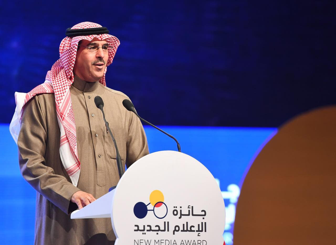 العواد يكرم الفائزين بجائزة الإعلام الجديد المحلية