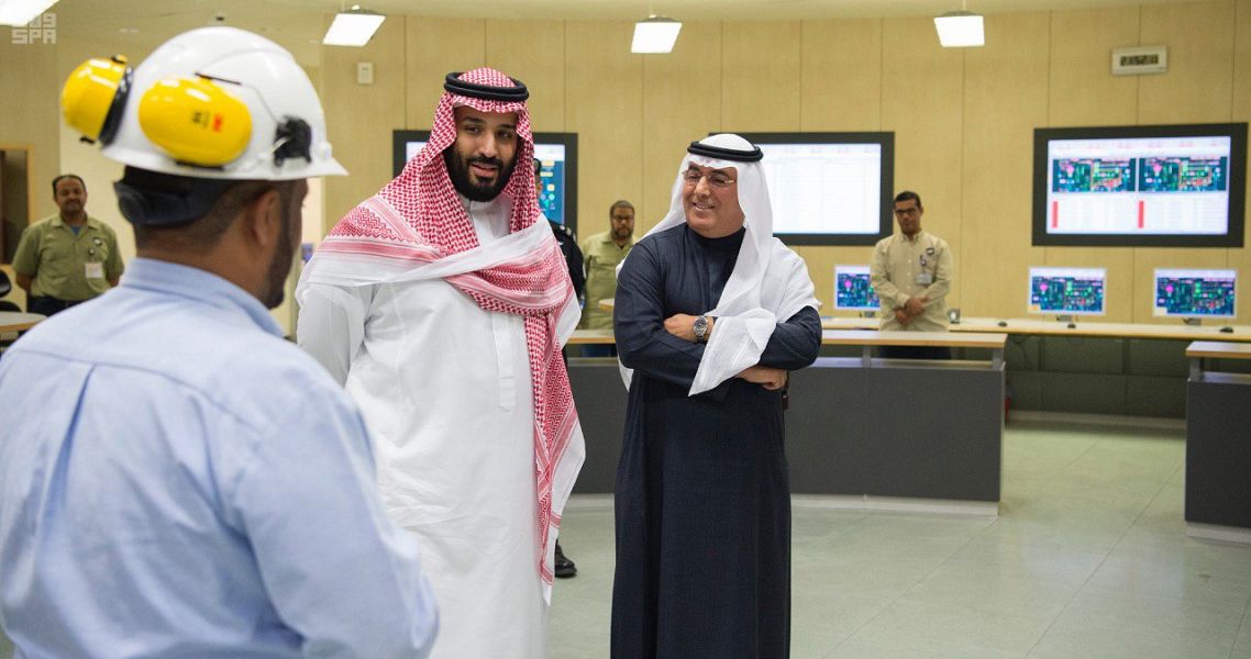 بالصور.. ولي العهد في محطة تحلية جدة