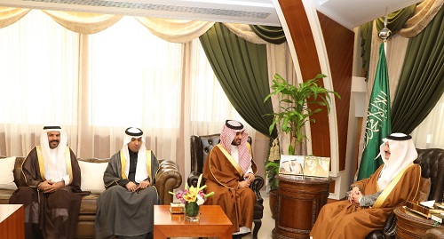أمير الشرقية يهنئ الأمير عبدالعزيز بن تركي بفوزه بجائزة سباق دبي للتحمل