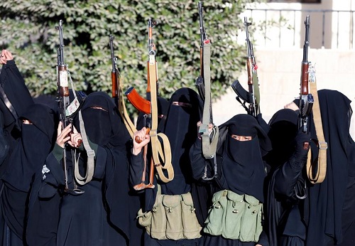 ميليشيات الحوثي تمهد لتجنيد النساء وإرسالهن للجبهات