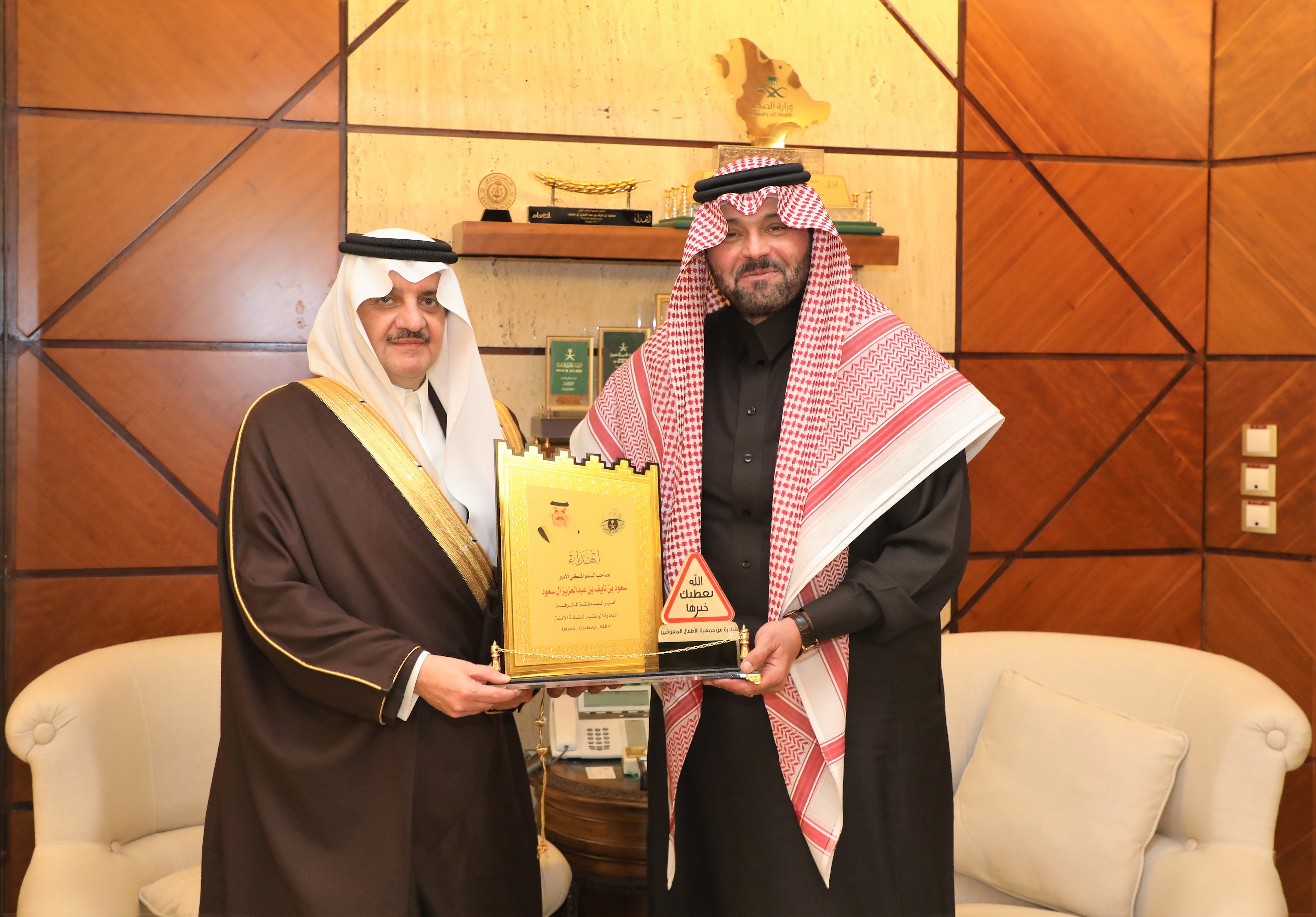 أمير الشرقية يطلع على المبادرة الوطنية للسياقة الآمنة "الله يعطيك خيرها"