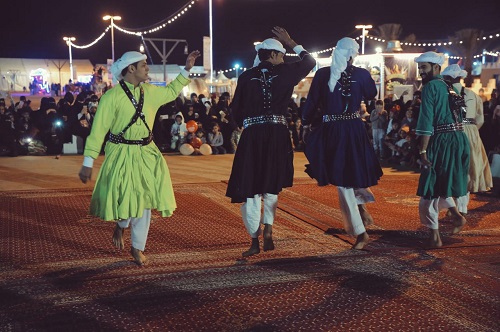 الفنون الشعبية الحجازية تصدح بين كثبان عسيلان في ربيع بريدة ٣٩