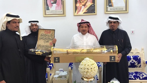 محافظ الخفجي في ضيافة راشد الخاطر