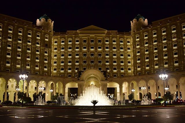 فندق "ريتز كارلتون" الرياض يودع أخر المحتجزين
