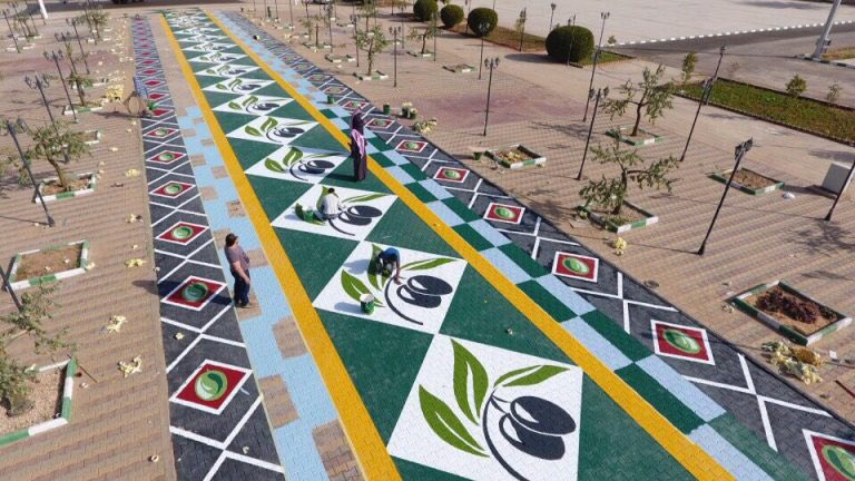 البريد السعودي يشحن 6 طن من زيت زيتون بمهرجان الزيتون بالجوف