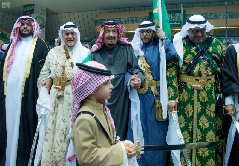 بالفيديو والصور.. خادم الحرمين يرعى حفل العرضة السعودية