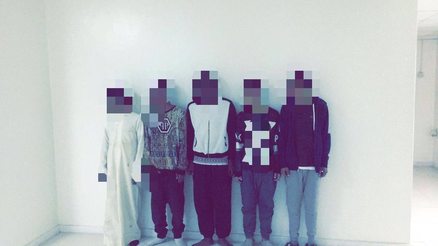 الرياض..القبض على 5 شباب سرقوا سيارة مواطن وحاولوا اقتحام منزله بإطلاق النار عليه (فيديو)