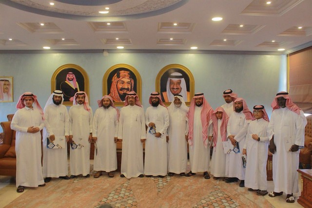 محافظ المخواة يُكرم الطلاب الفائزين في مسابقة الملك سلمان لحفظ القرآن