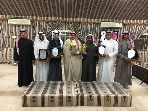 محافظ الخفجي يكرم خيالة فروسية الخفجي الحاصلين على كأس الملك