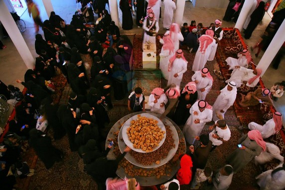 250 كيلو تمر و20 ألف قرص كليجا يومياً لزوار جناح القصيم في الجنادرية