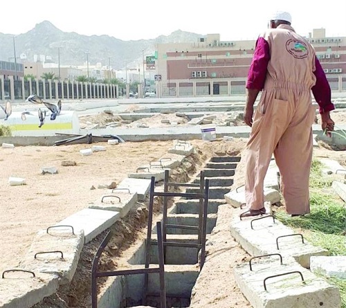 "أمانة مكة" تنفي تسجيل قبور بصكوك بمقبرة الشرائع.. وعمال بالمقبرة: وجدنا 120 جثماناً لأفارقة غير متحللة