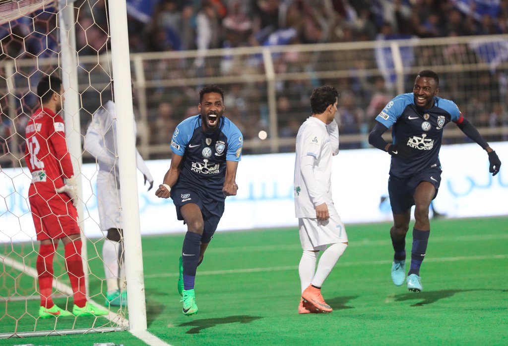 الهلال يواصل صدارته بفوزه على الباطن
