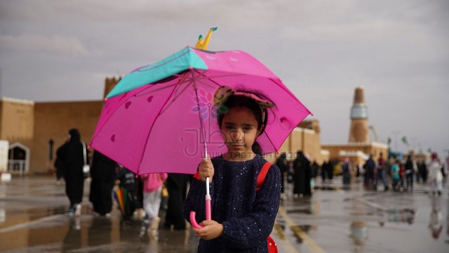 بالصور.. أمطار على القرية التراثية بالجنادرية