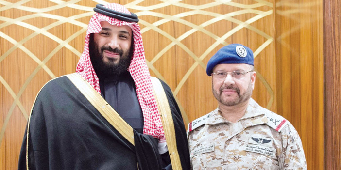 بالصور..ولي العهد يقلد القادة العسكريين المرقين رتبهم الجديدة