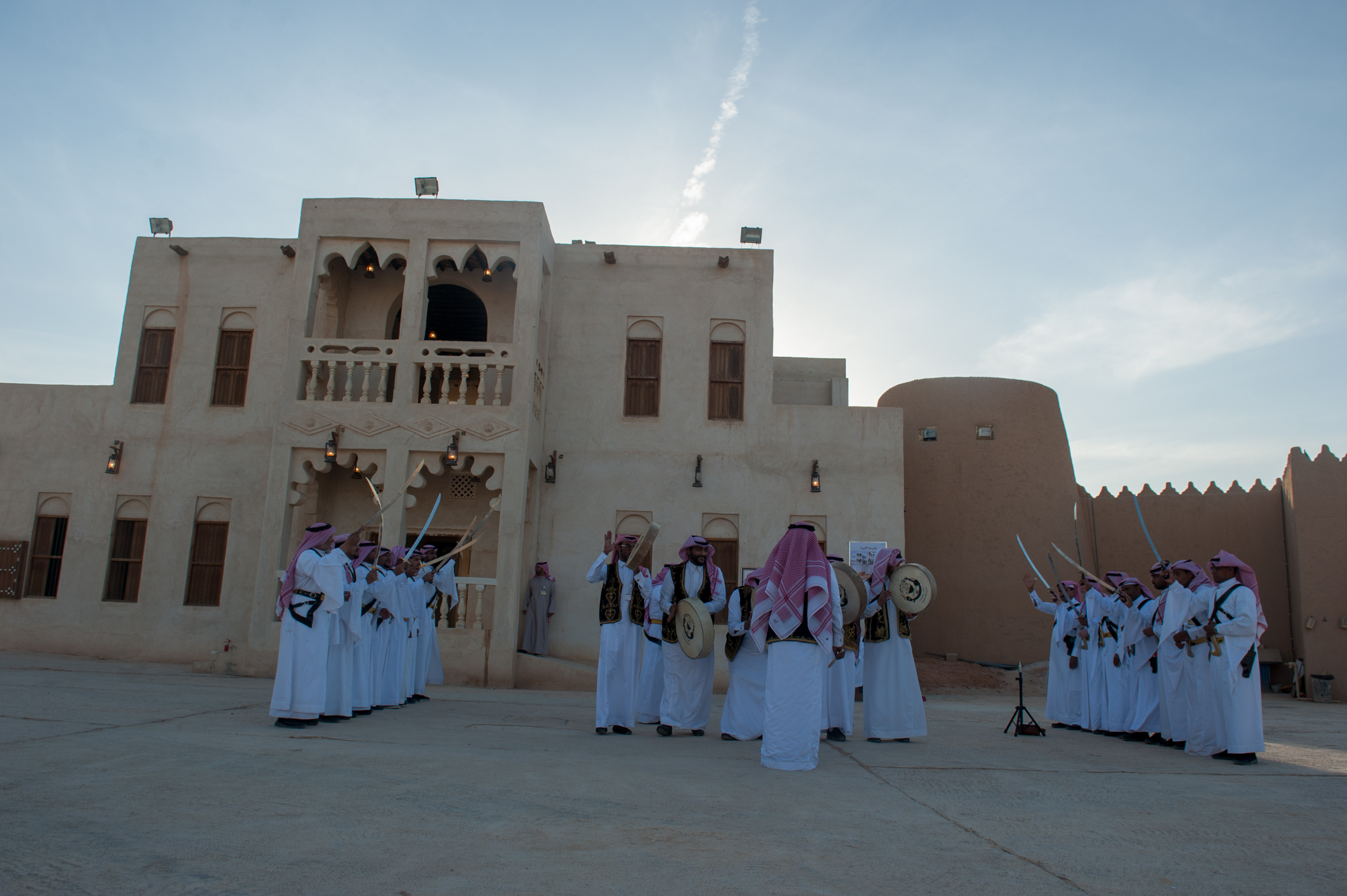 بيت الشرقية يستقبل العوائل بالعرضة السعودية