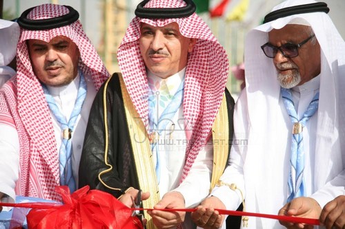 بالصور..محافظ عنيزة يدشن ساحة التدريب الكشفي باسم المربي "عبدالله الفره"