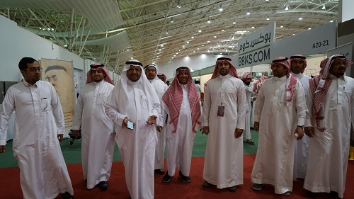 متدربي دورة معهد الإدارة العامة في برنامج مهارات الإدارة الإعلامية في زيارة لمعرض الكتاب